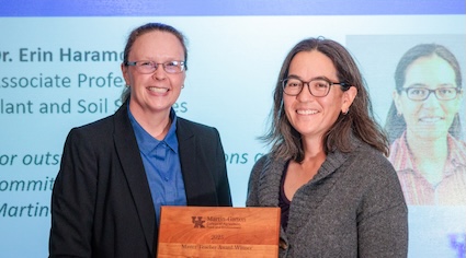 Dr. Erin Haramoto receiving her teaching award at the University of Kentucky
